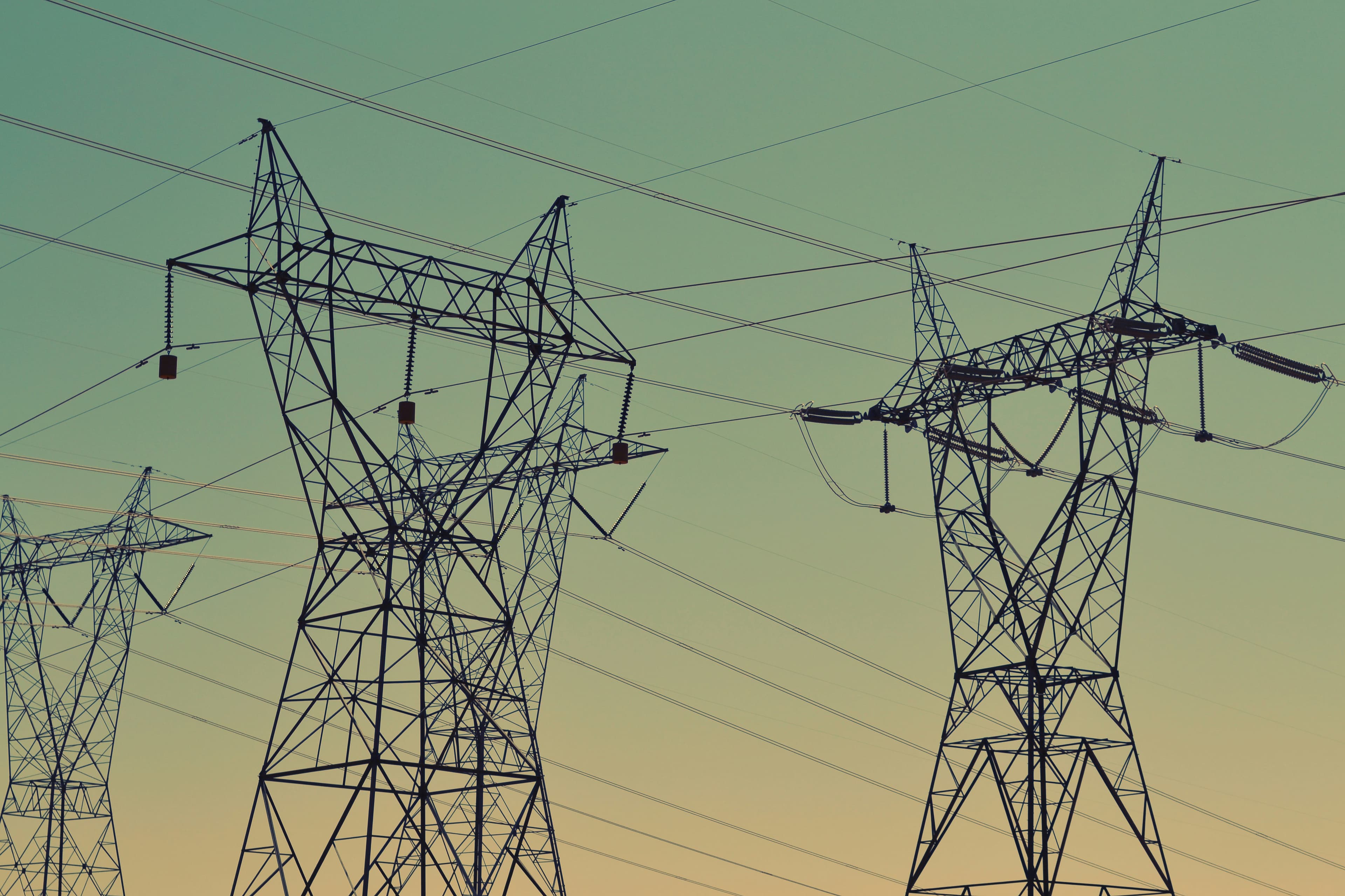 Visokonapetostni električni daljnovod — energetska infrastruktura za podjetja